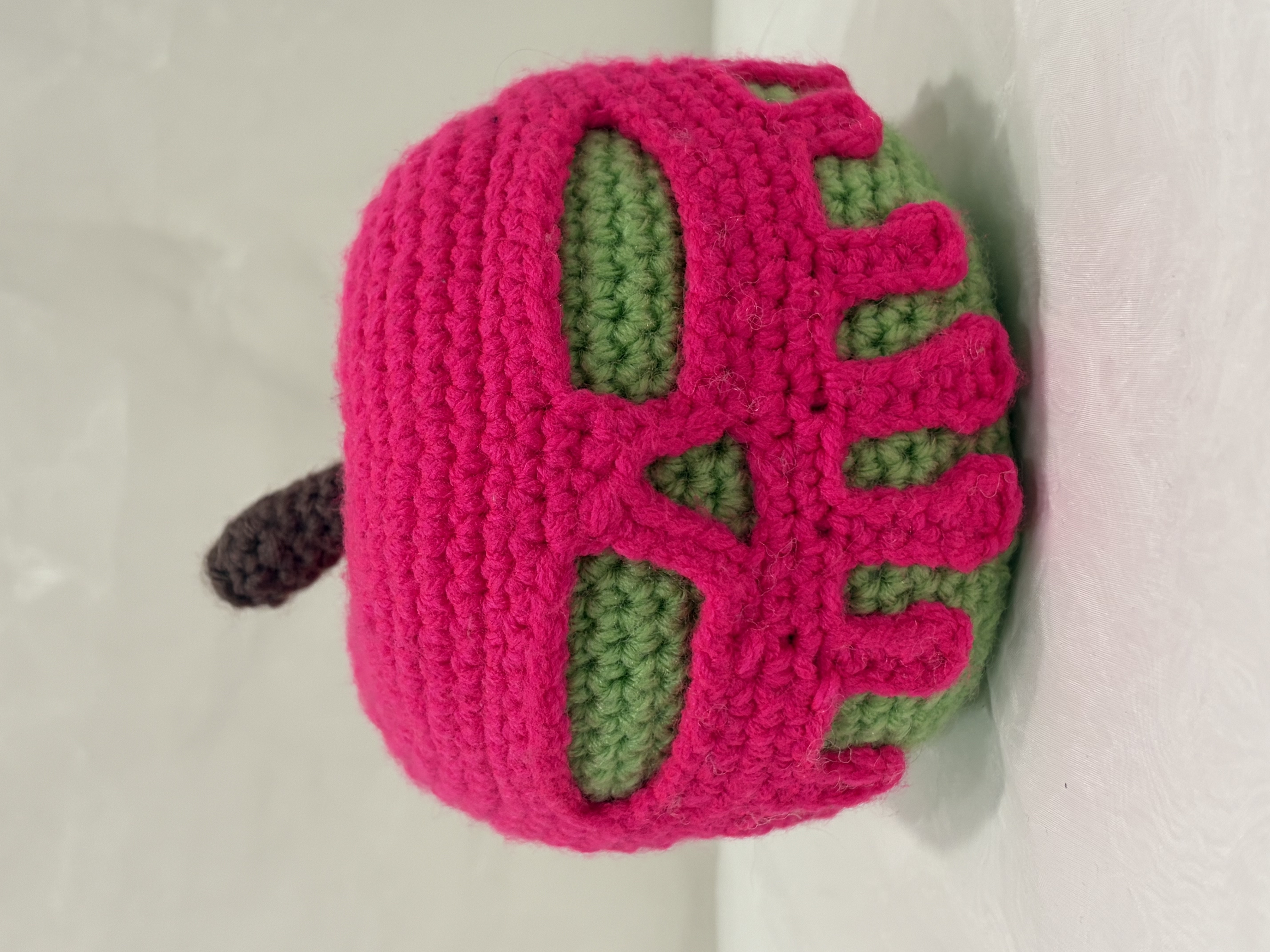 Front view of Apple: Cmplex Shape